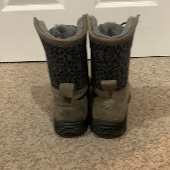 Ugg grey black Adriondack Vibram fold over fur winter boots sz 7.5 - Picture 5 of 8